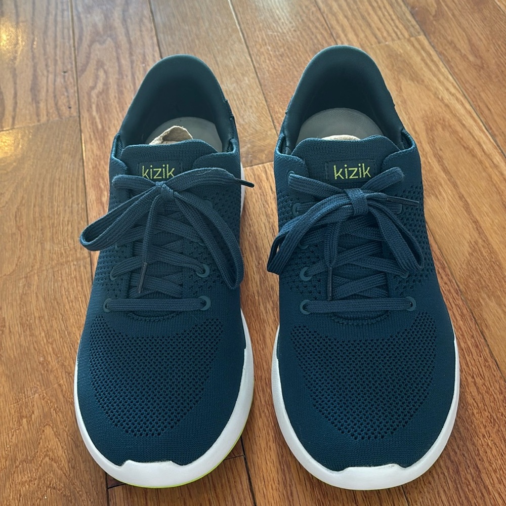 Kizik Lima Tidepool Sneakers 
Unisex men’s 9, women’s 10.5